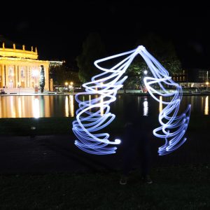 Oper Stuttgart mit Weihnachtsbaum